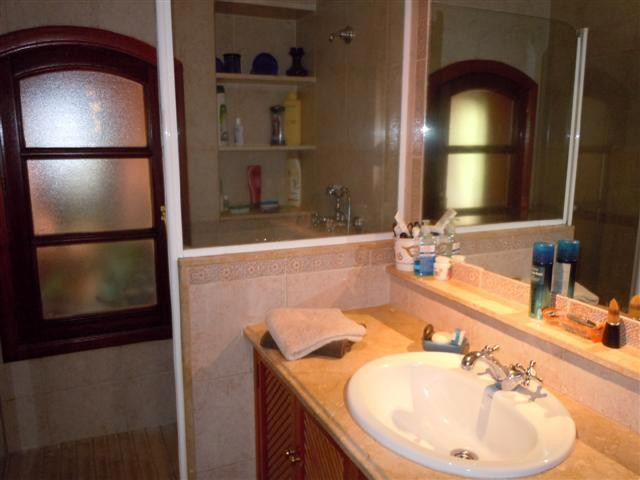 House for sale in Estepona