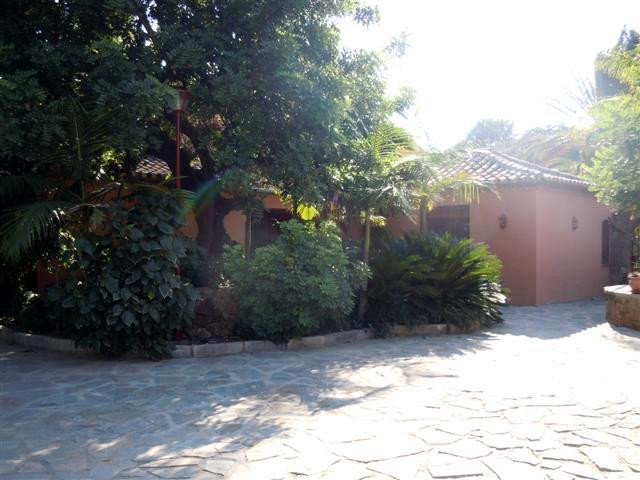 Casa en venda in Estepona