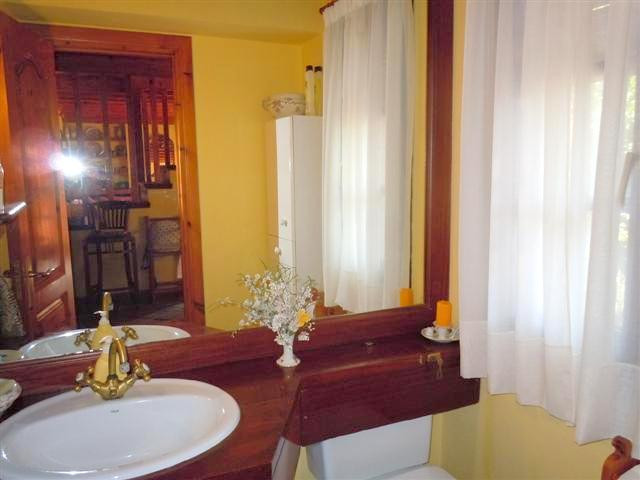 House for sale in Estepona