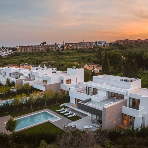 Villa til salg i Estepona