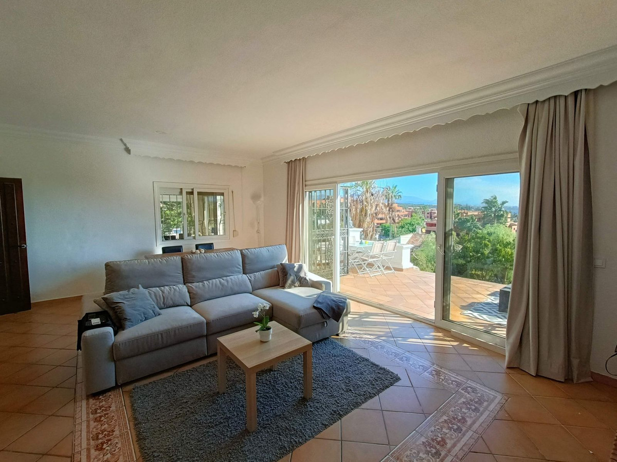 Villa for sale in Estepona