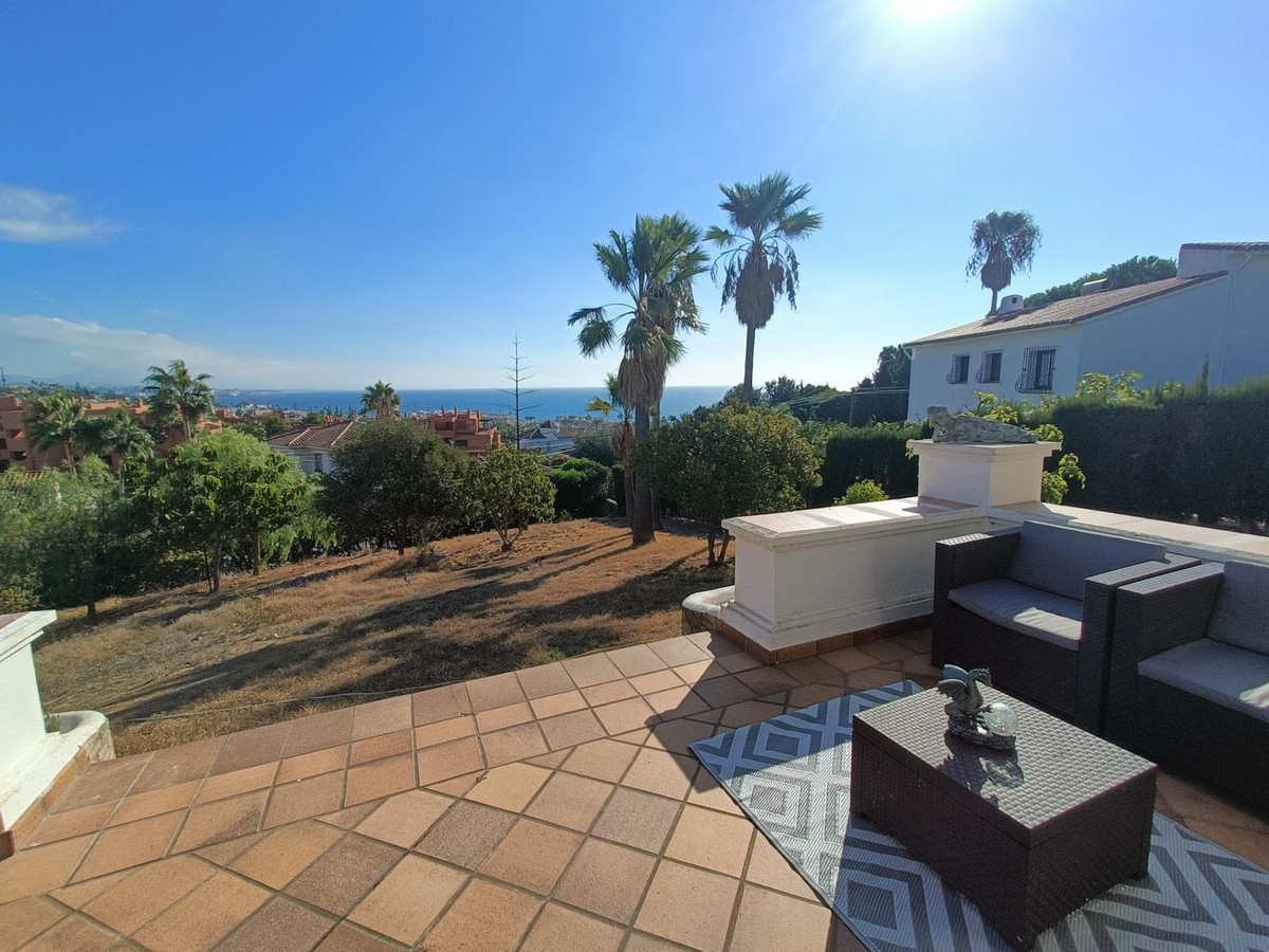 Villa for sale in Estepona