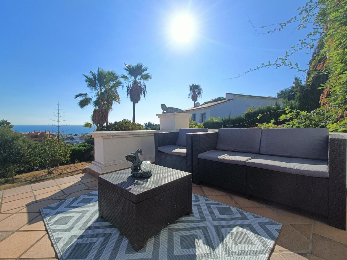 Villa for sale in Estepona