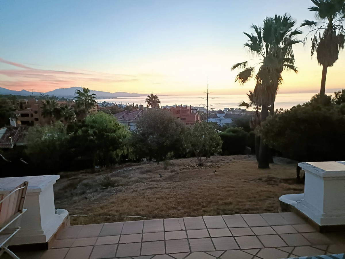 Villa for sale in Estepona