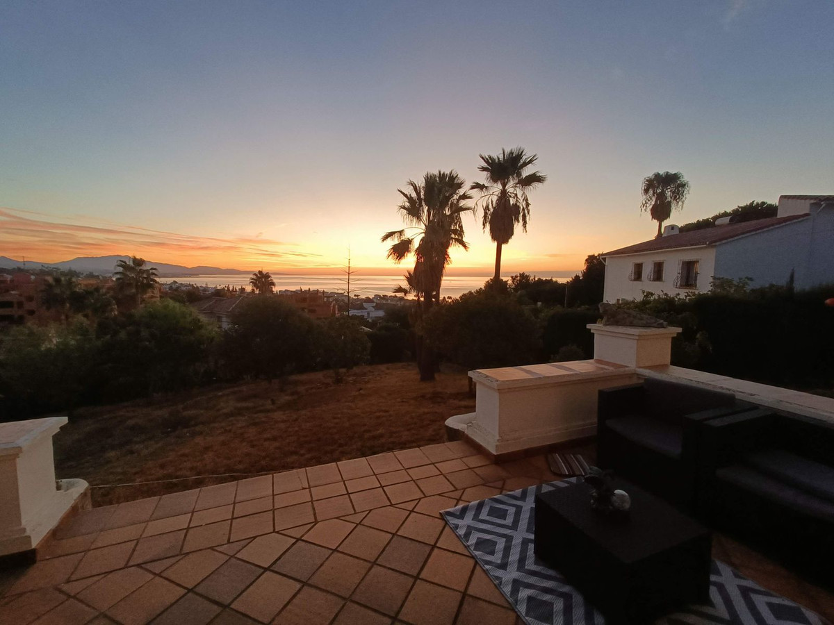 Villa for sale in Estepona