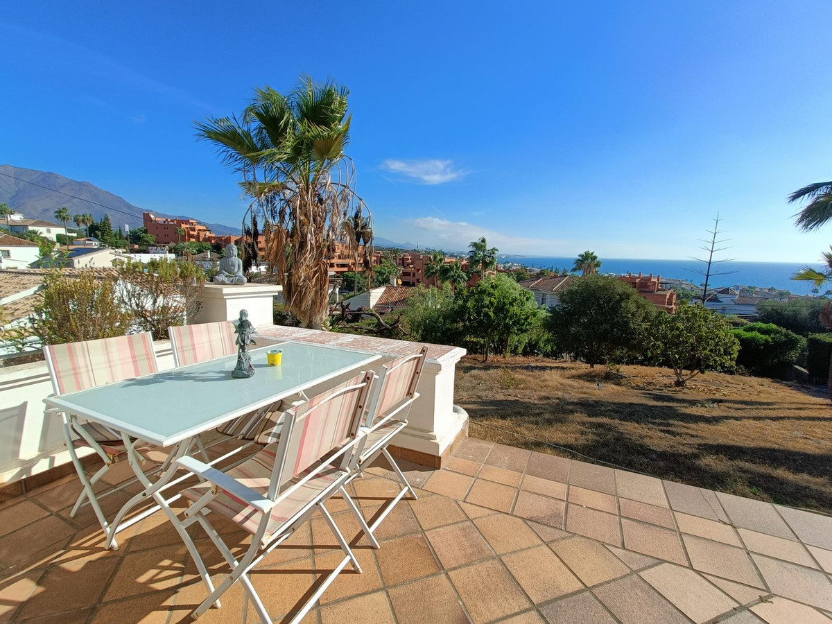 Villa for sale in Estepona