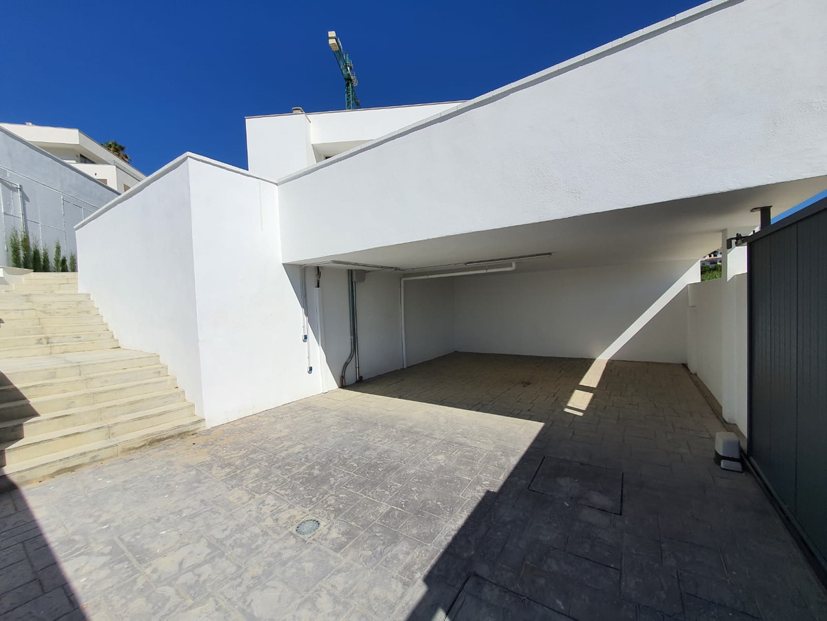 Villa for sale in La Duquesa (Manilva)