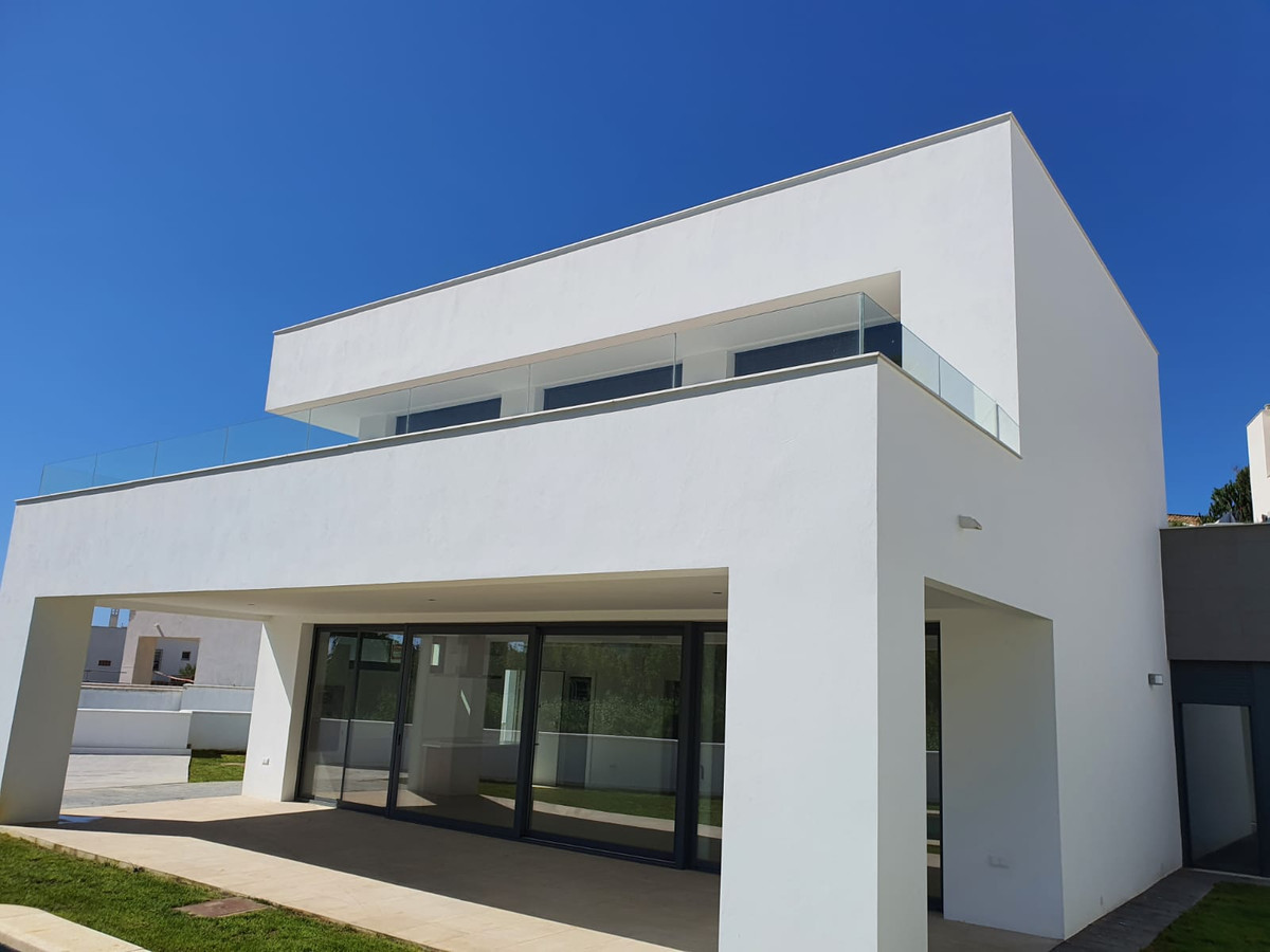 Villa for sale in La Duquesa (Manilva)