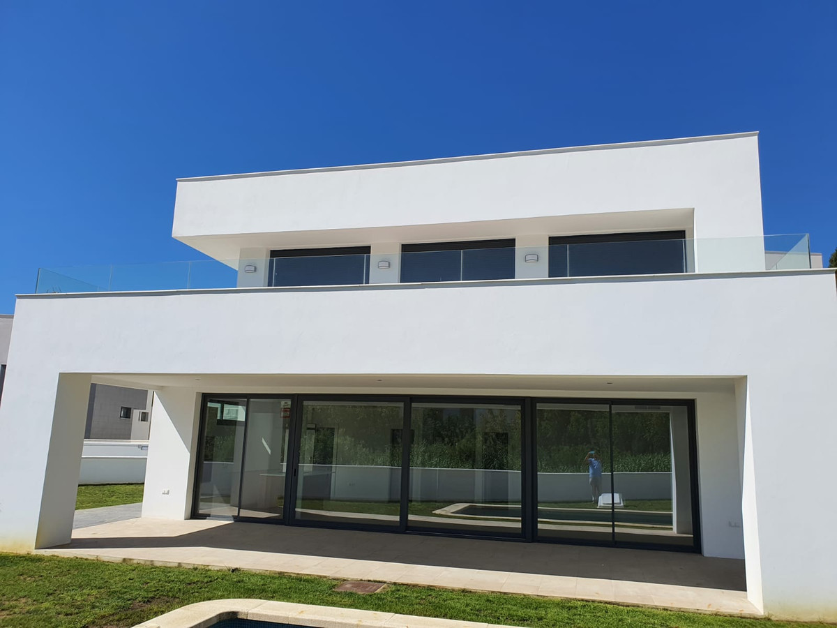 Villa for sale in La Duquesa (Manilva)